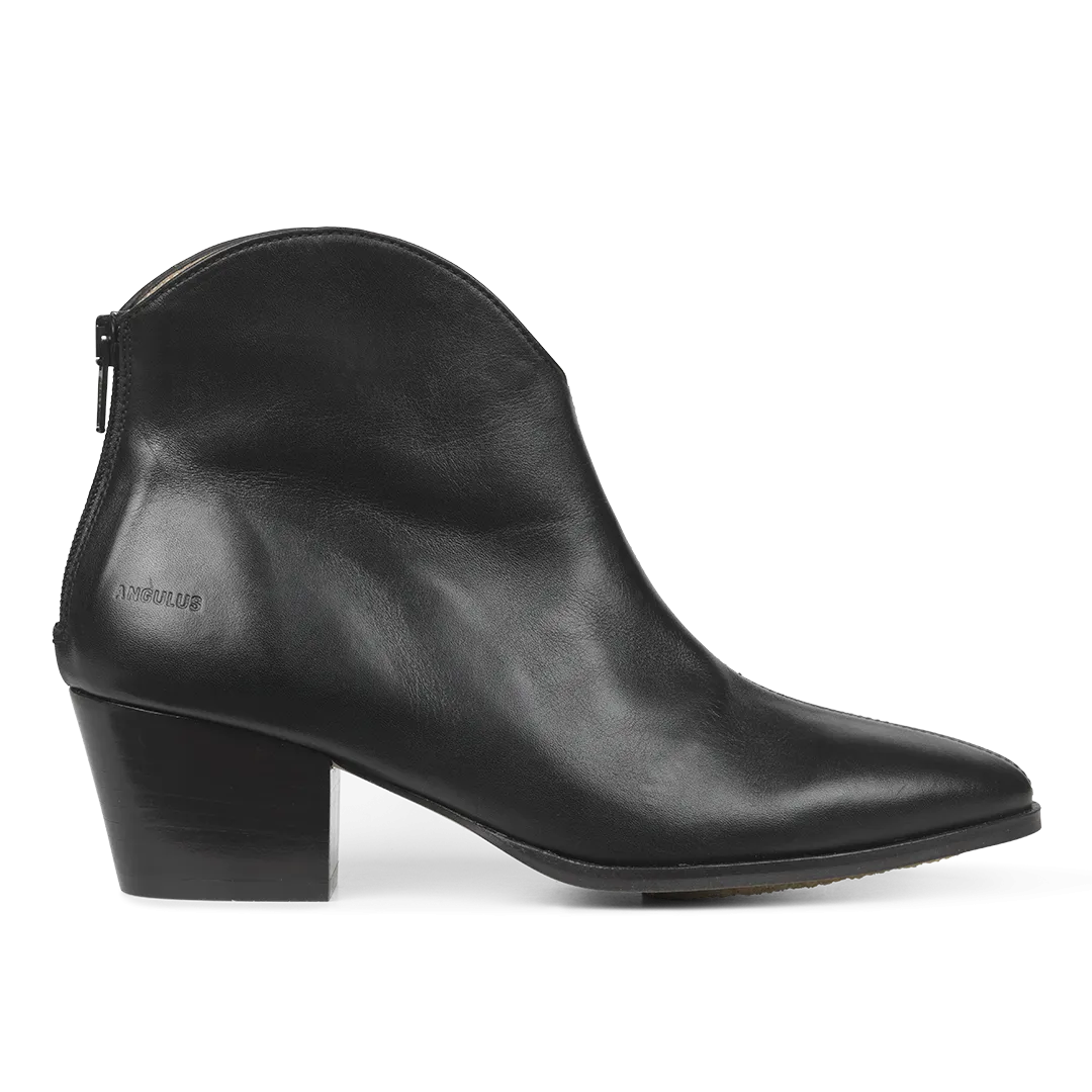 Ankle boot with heel