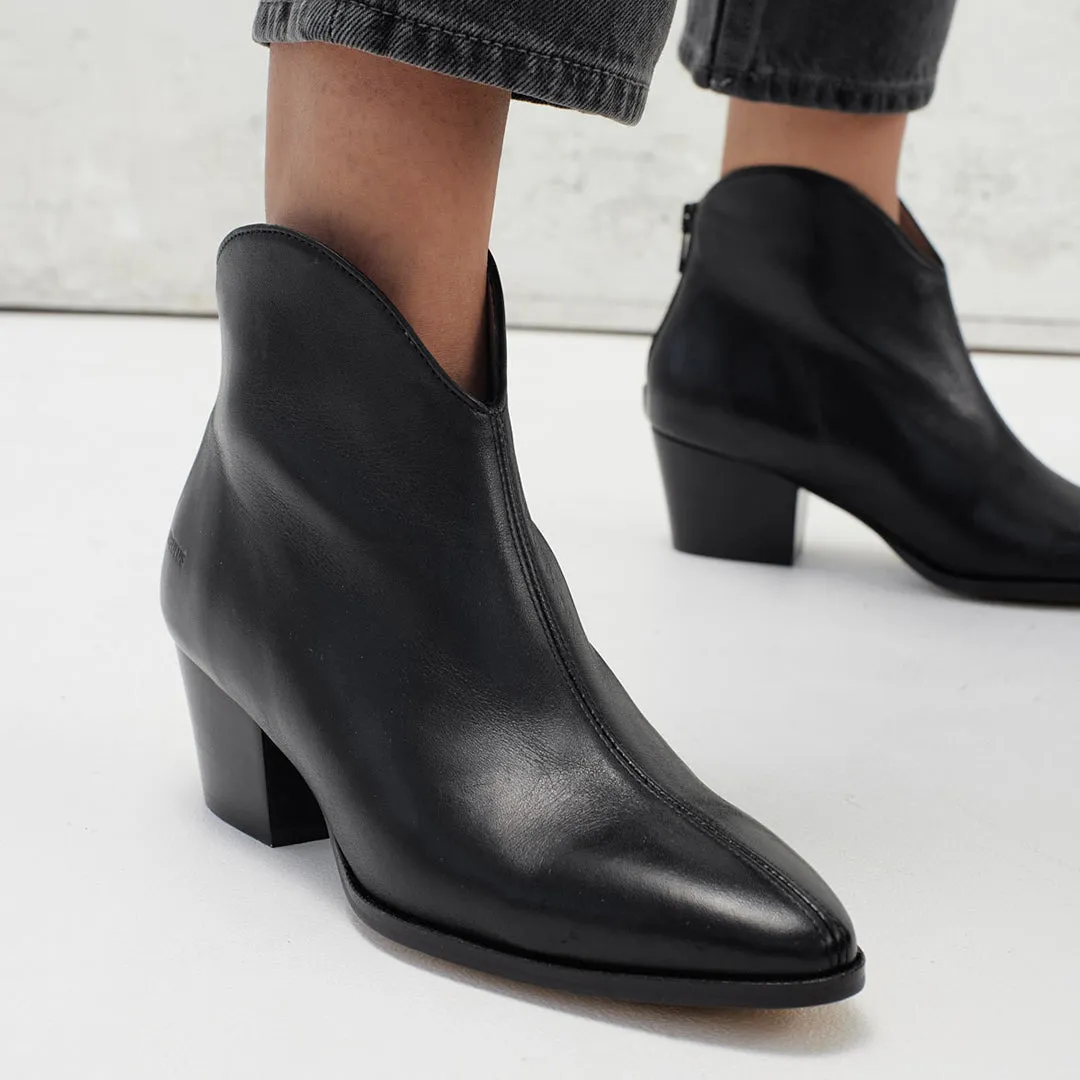 Ankle boot with heel