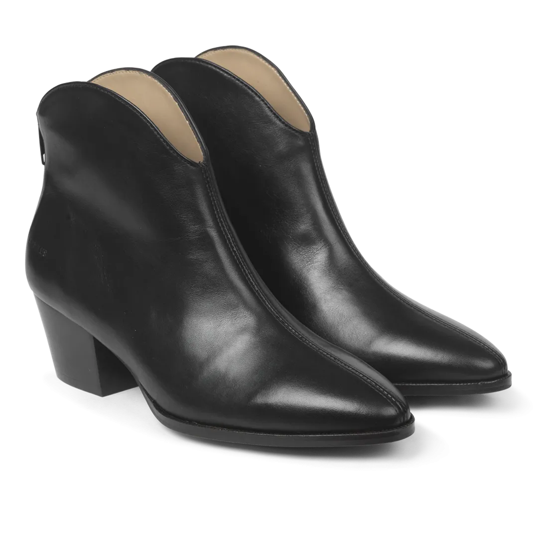 Ankle boot with heel