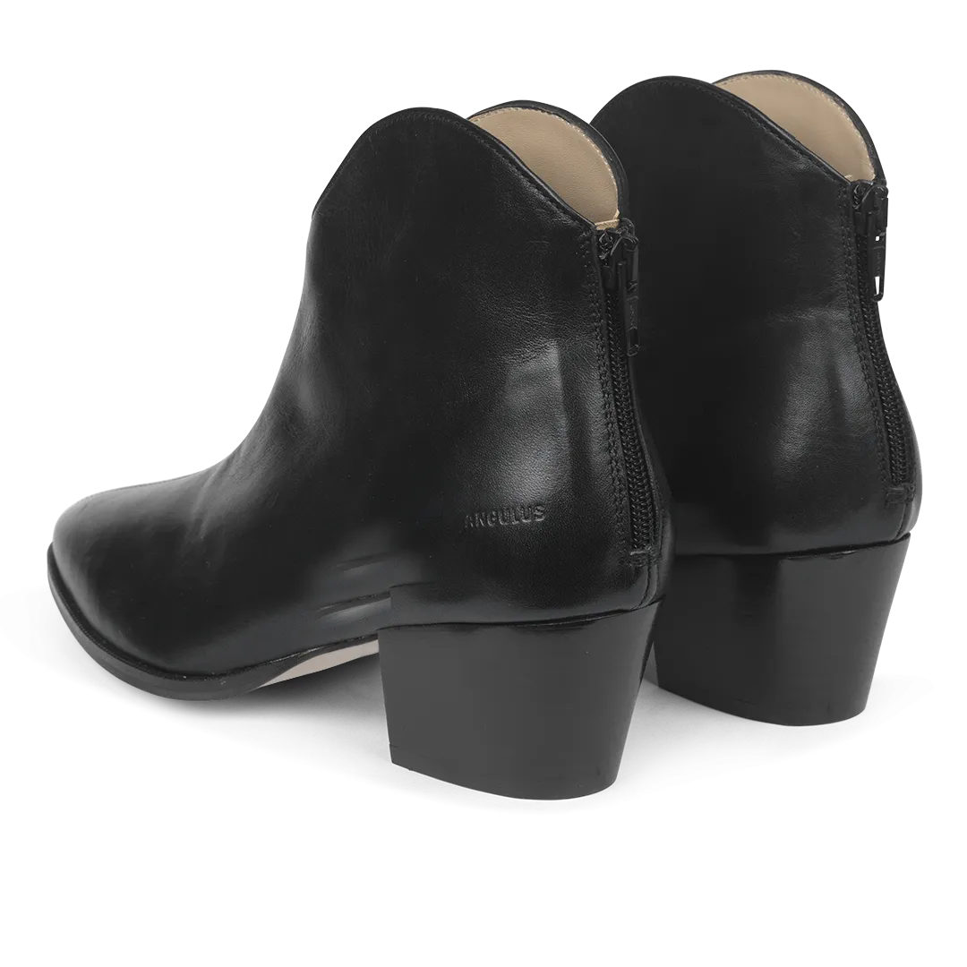 Ankle boot with heel