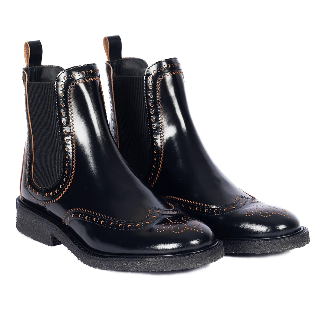 Boot with decorative brogue pattern