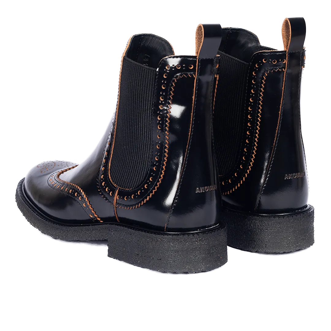 Boot with decorative brogue pattern