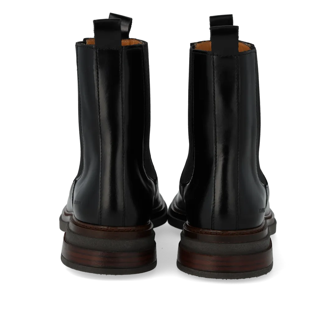 Boot with elastic