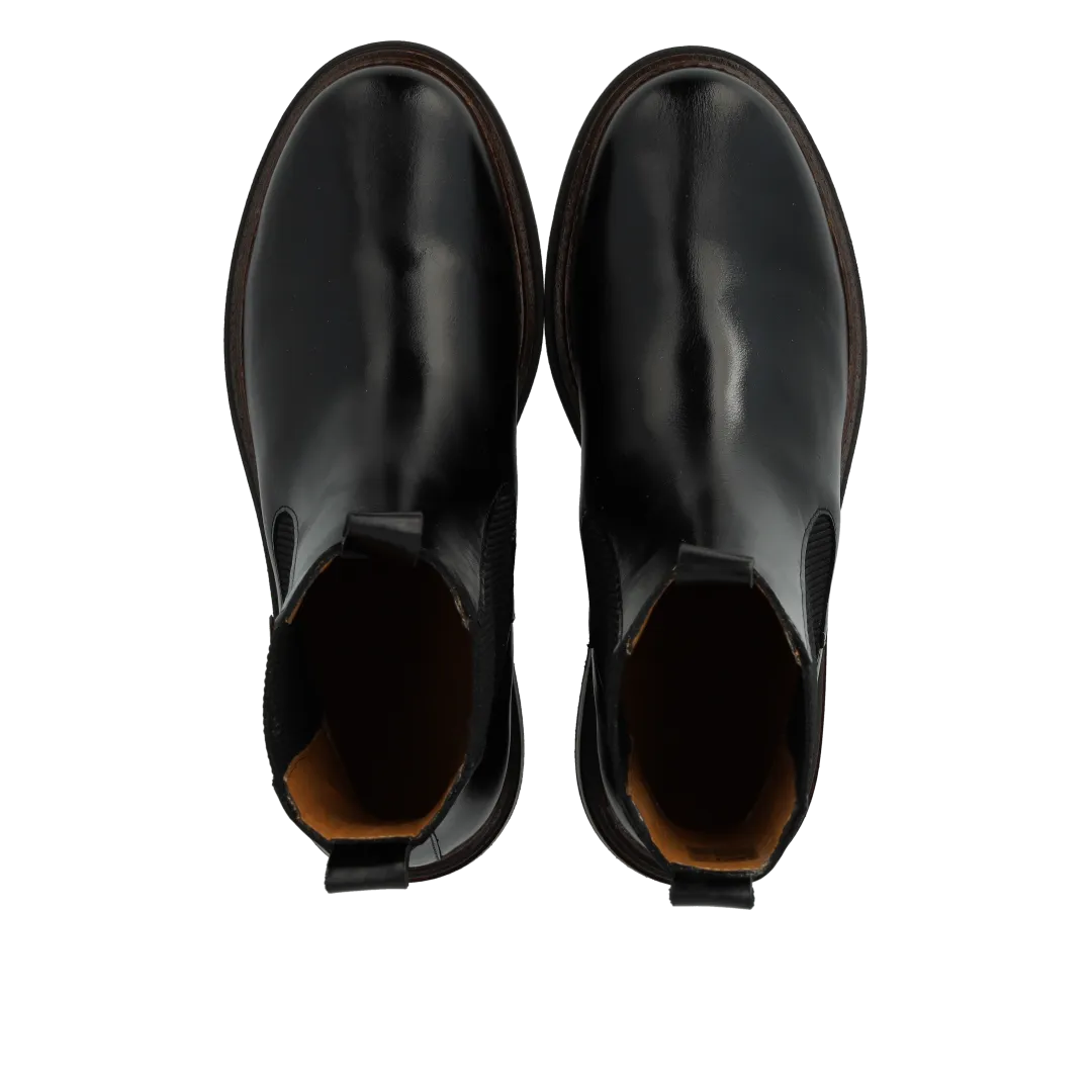 Boot with elastic
