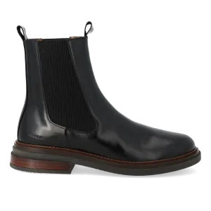 Boot with elastic