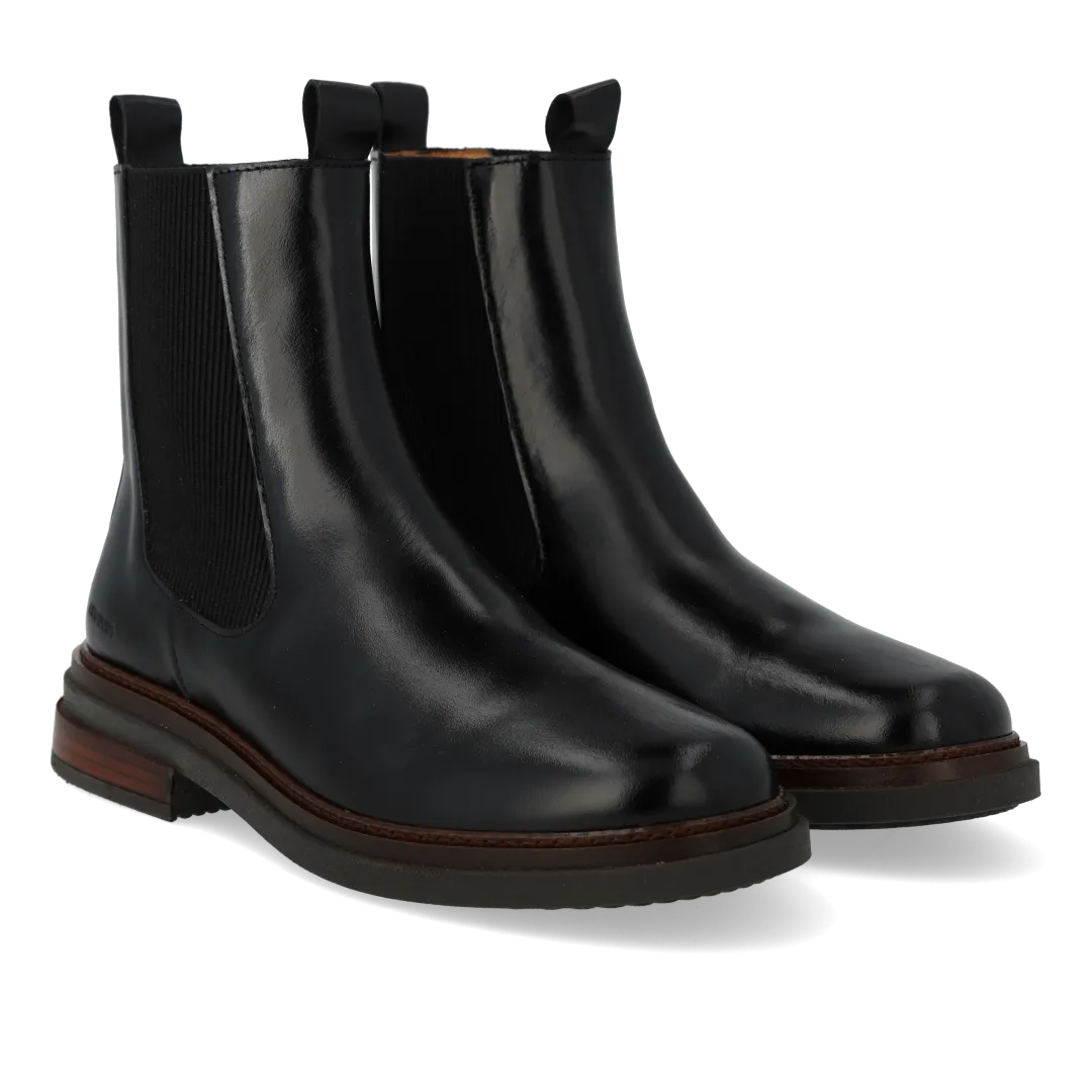 Boot with elastic