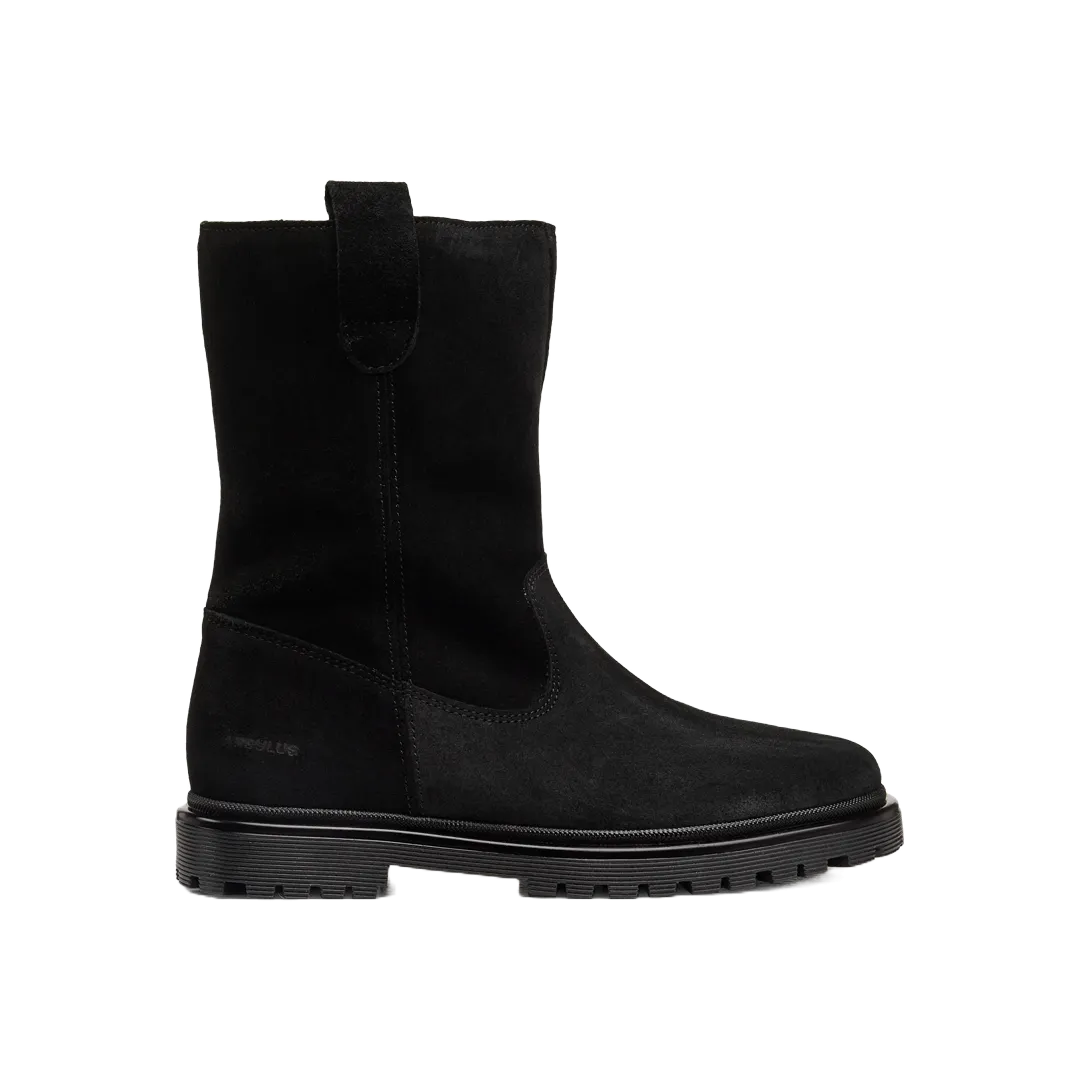 Boot with wool and track sole