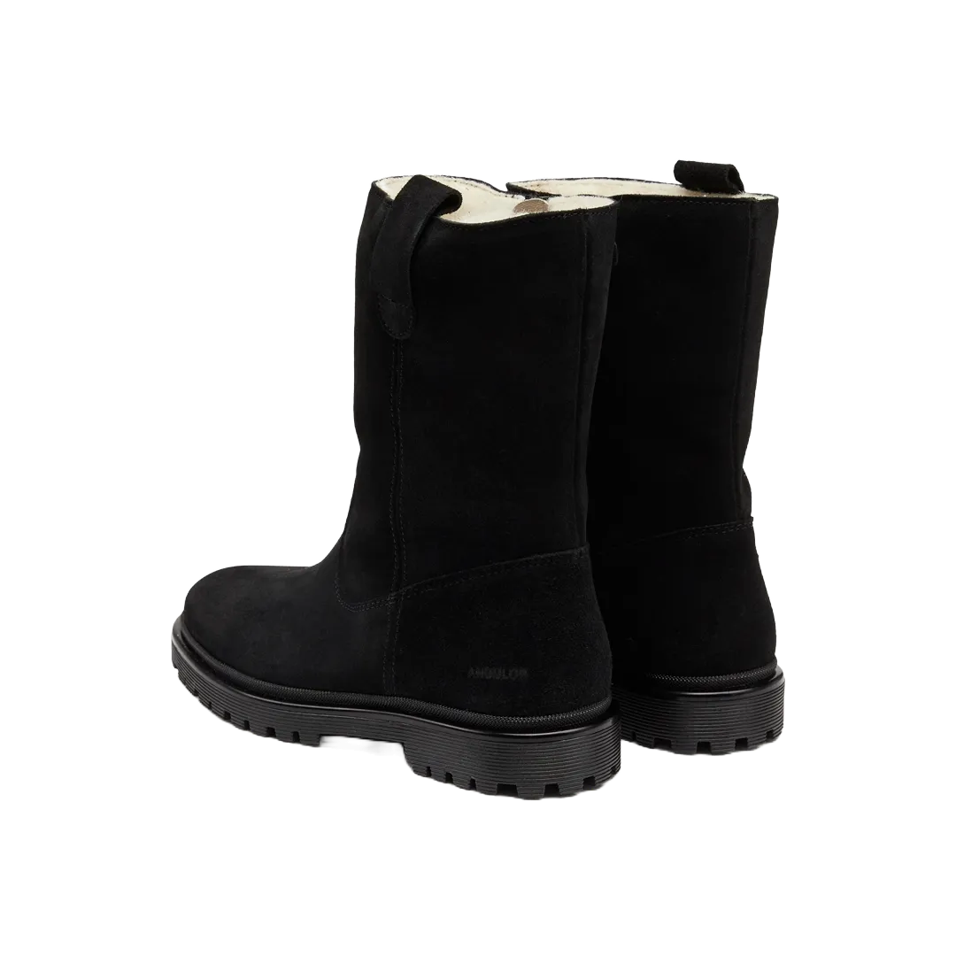 Boot with wool and track sole