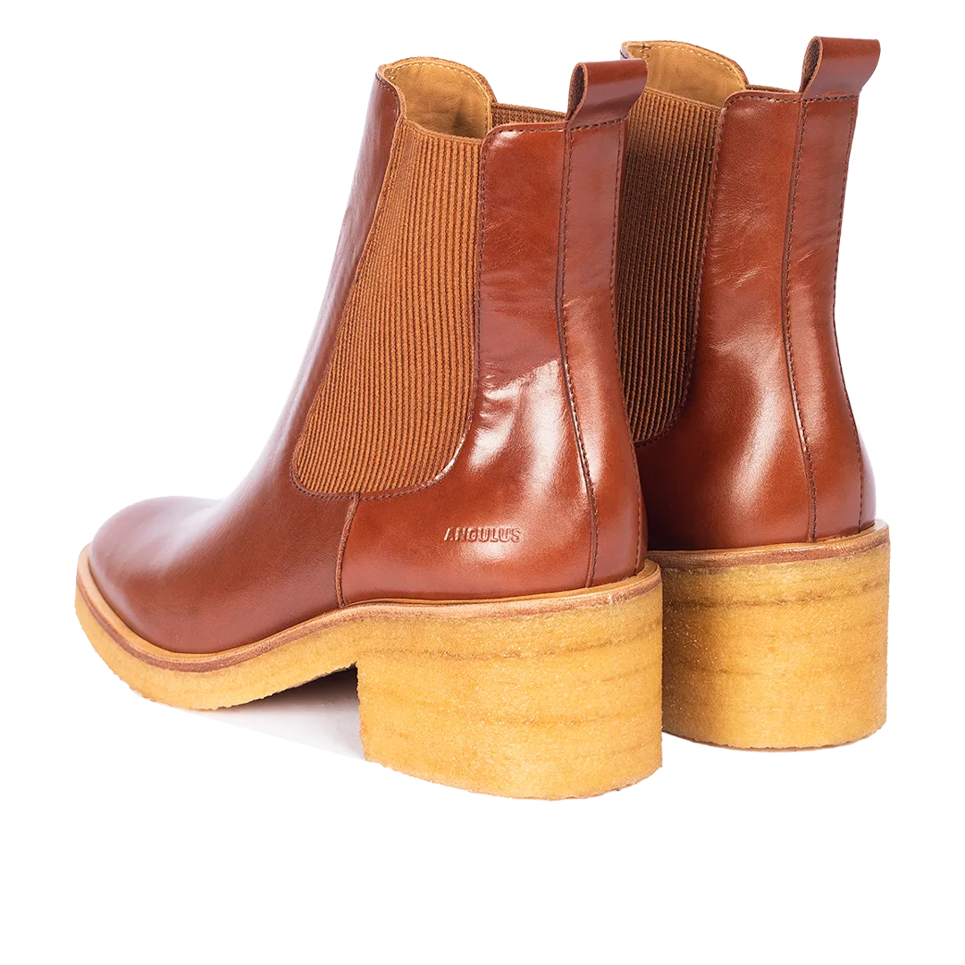 Chelsea boot with elastic