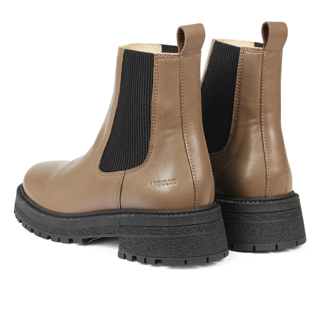 Chelsea Boot with track sole
