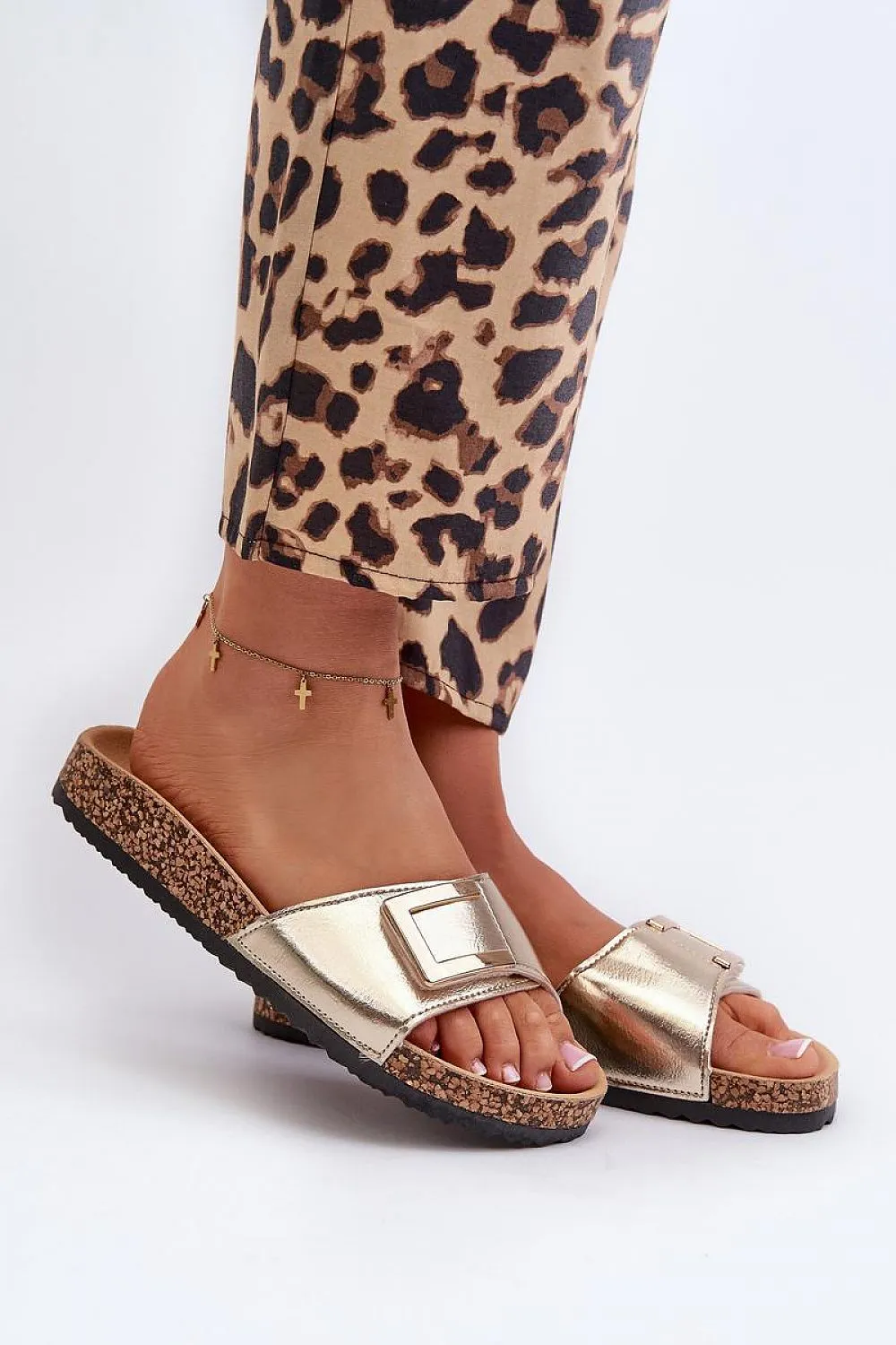 Fashion-Forward Comfortable & Chic Flip-Flops