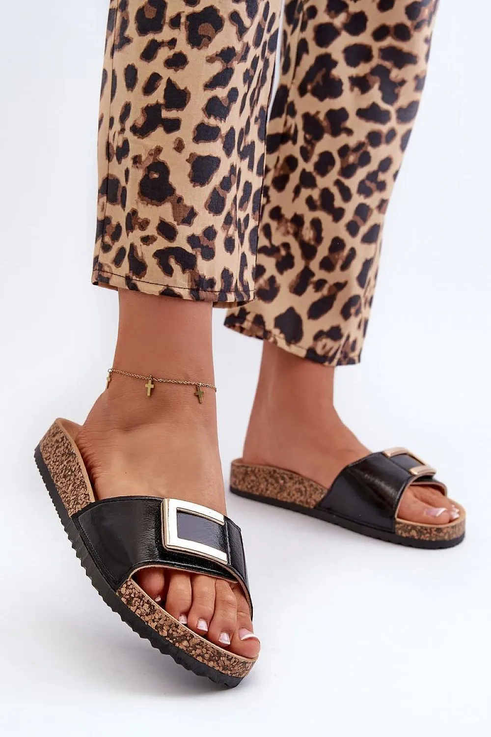 Fashion-Forward Comfortable & Chic Flip-Flops