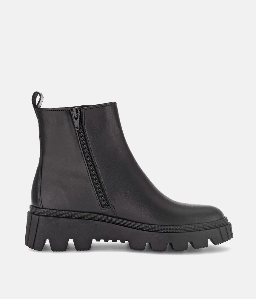 Gabor Trendy Black Ankle Boots