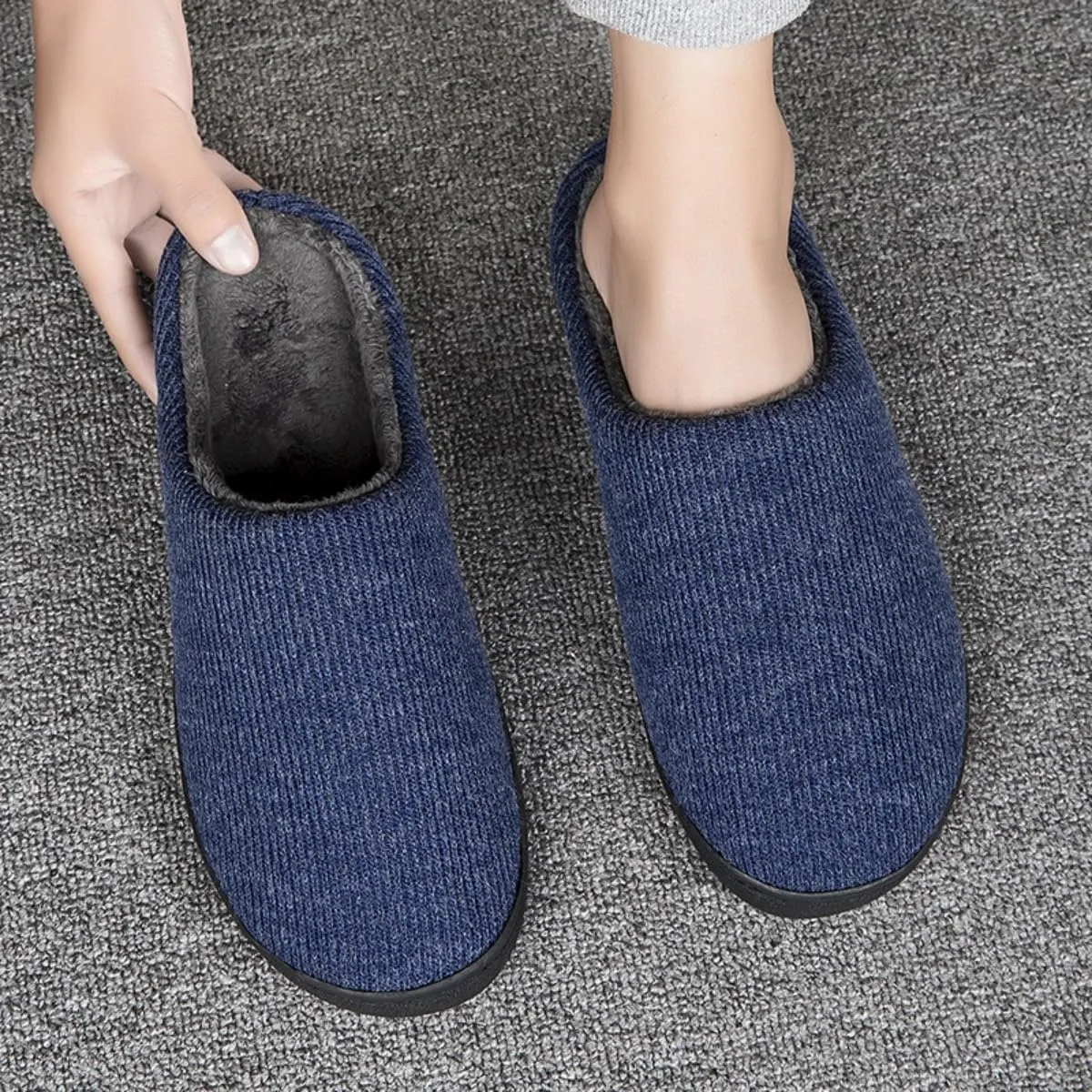 High-Density Mens Clog Slippers Two-Tone Cotton-Blen, Memory Foam bottom Warm House Slippers Suitable for Walking in the Park and Relaxing at Home.