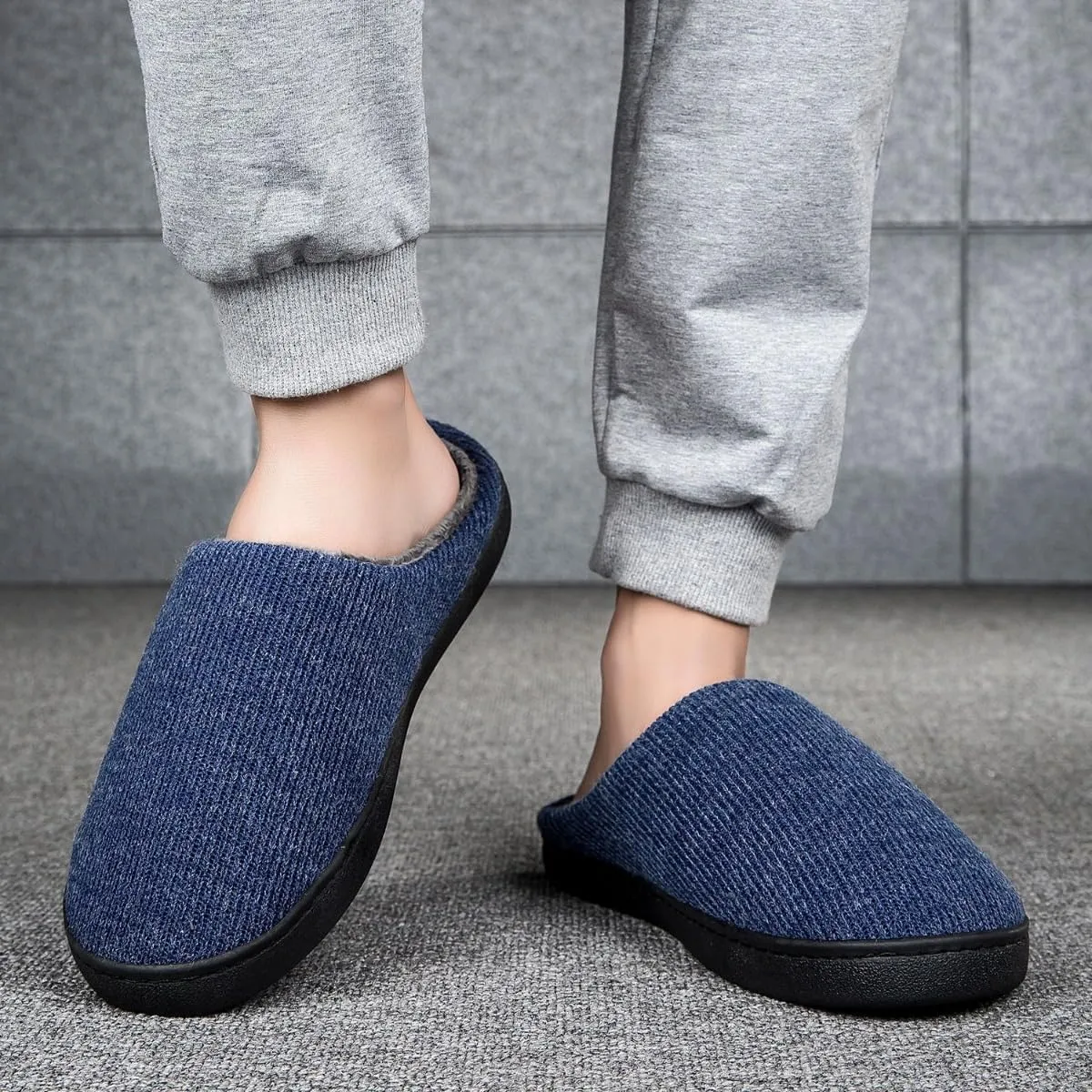 High-Density Mens Clog Slippers Two-Tone Cotton-Blen, Memory Foam bottom Warm House Slippers Suitable for Walking in the Park and Relaxing at Home.