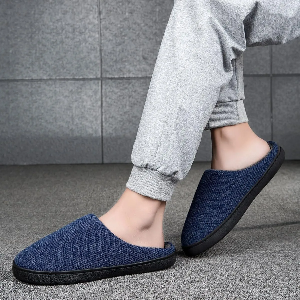 High-Density Mens Clog Slippers Two-Tone Cotton-Blen, Memory Foam bottom Warm House Slippers Suitable for Walking in the Park and Relaxing at Home.