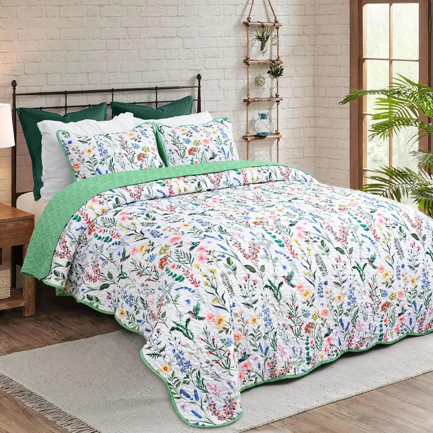 Invoibler Floral Quilt King Size Lightweight Reversible Bedspread Coverlet Set 3 Piece Microfiber Bedding Quilts Set for All Season (1 Quilt, 2 Pillow Shams)