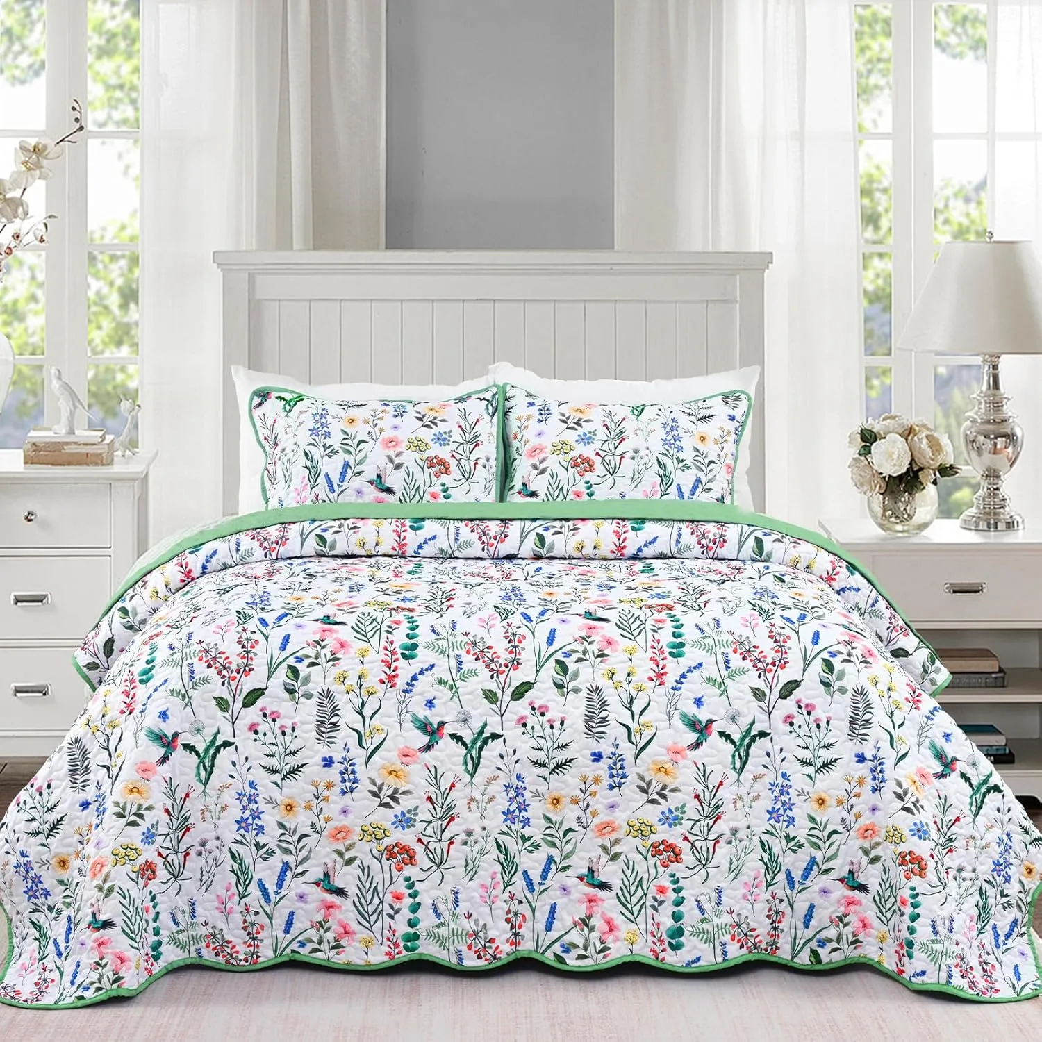 Invoibler Floral Quilt King Size Lightweight Reversible Bedspread Coverlet Set 3 Piece Microfiber Bedding Quilts Set for All Season (1 Quilt, 2 Pillow Shams)