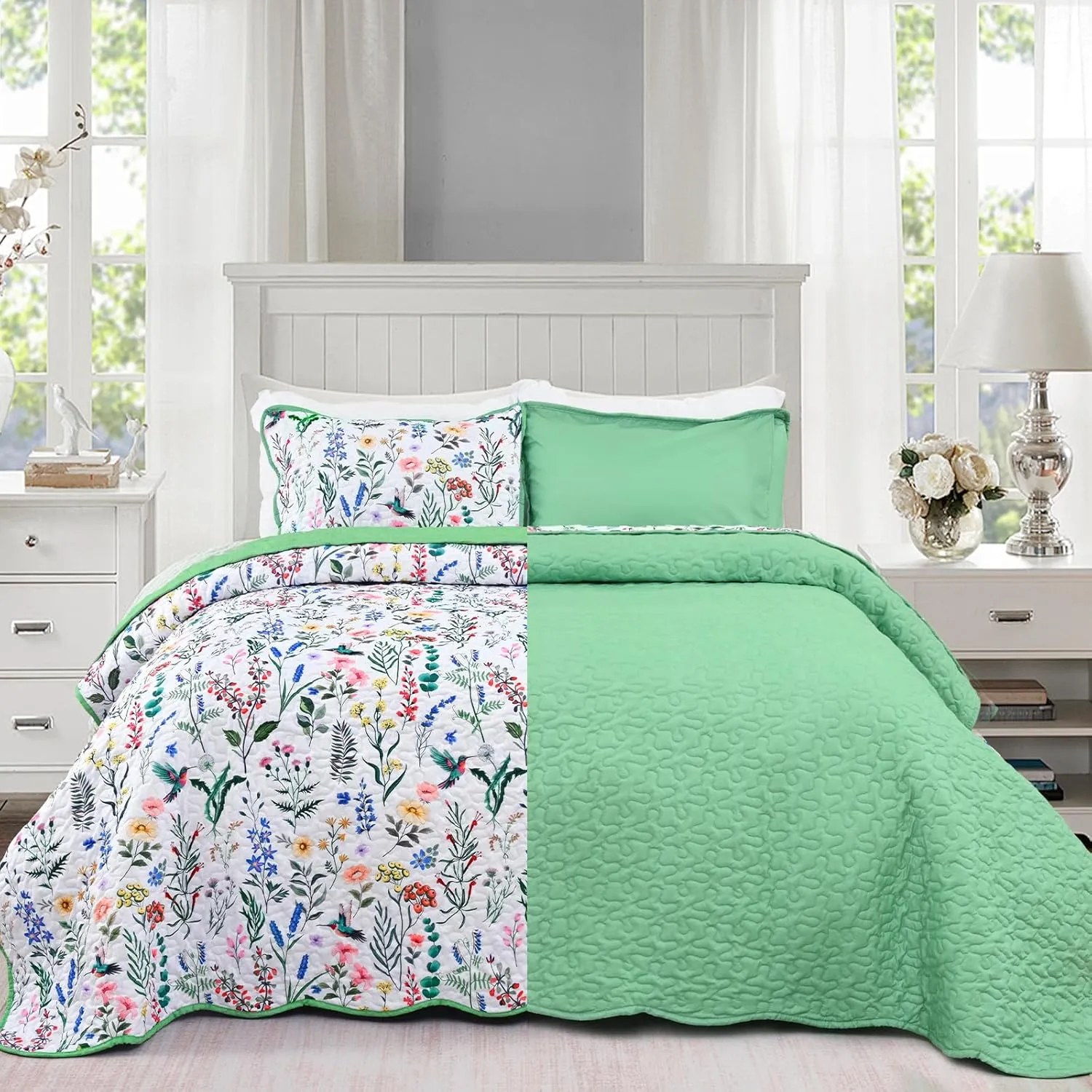 Invoibler Floral Quilt King Size Lightweight Reversible Bedspread Coverlet Set 3 Piece Microfiber Bedding Quilts Set for All Season (1 Quilt, 2 Pillow Shams)