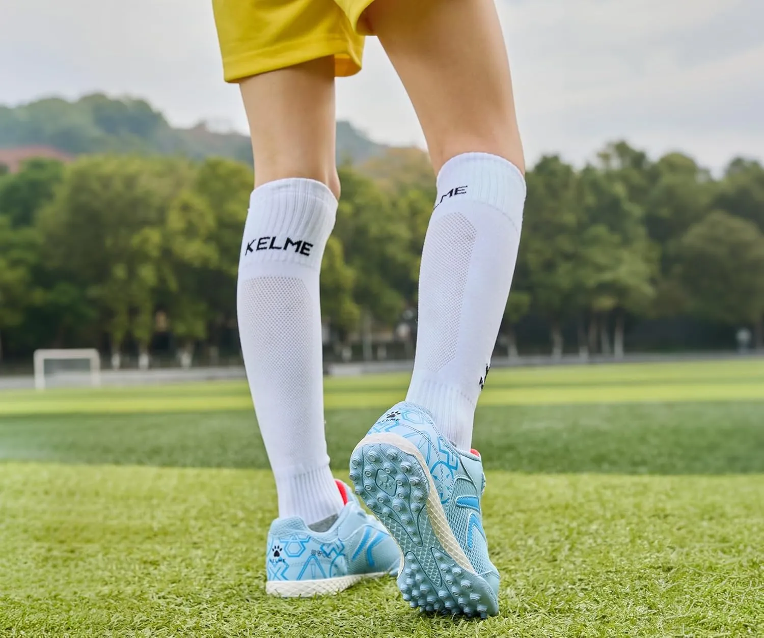 KELME Kids' Indoor Soccer Shoes, Mesh Turf Cleats, Speed Lace System, Boys Girls Little Kid, Football Baseball Sneaker
