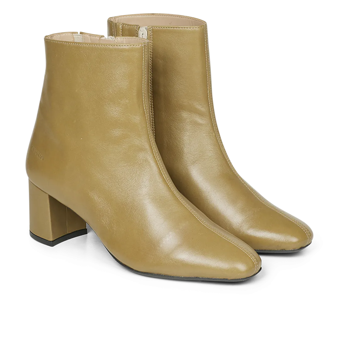 Leather boot