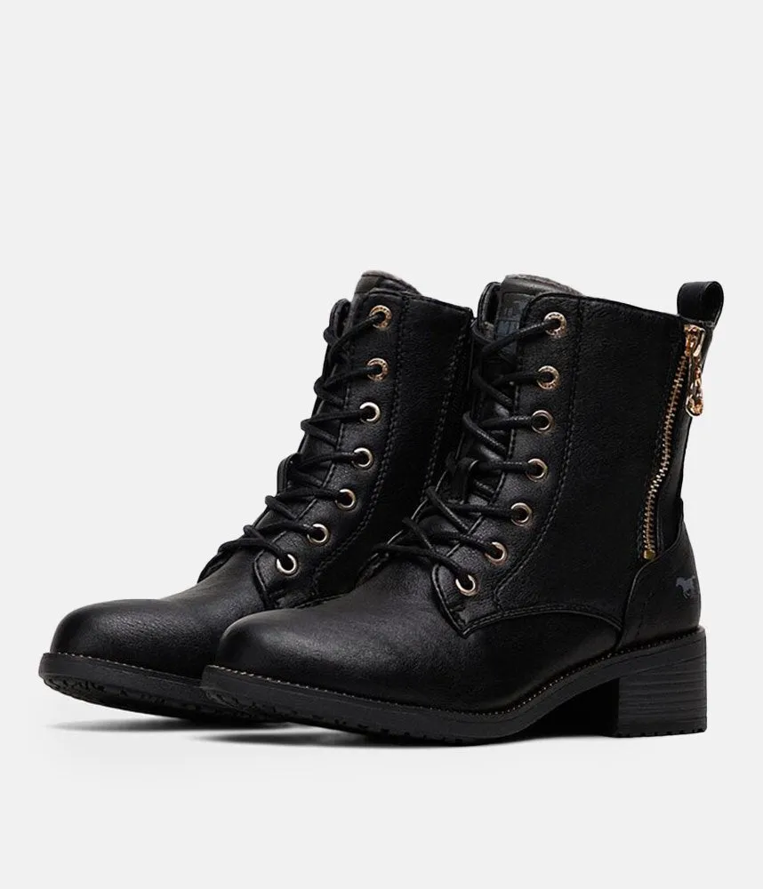 Mustang Stylish Black Ankle Boots