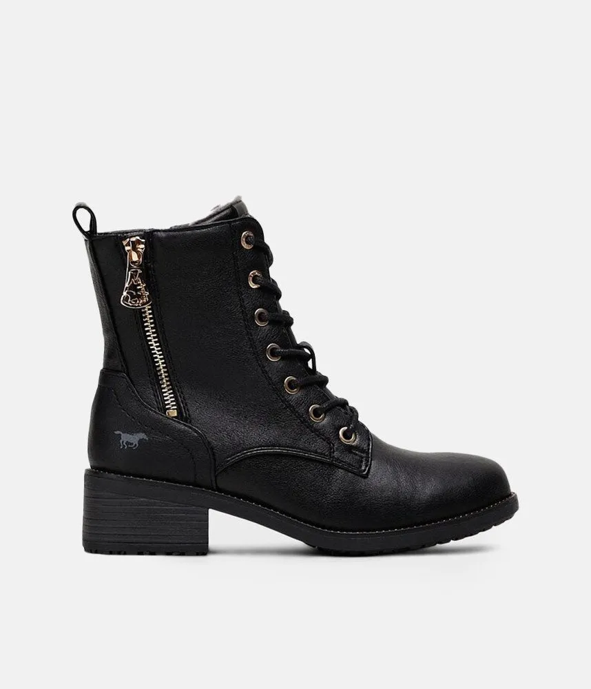 Mustang Stylish Black Ankle Boots