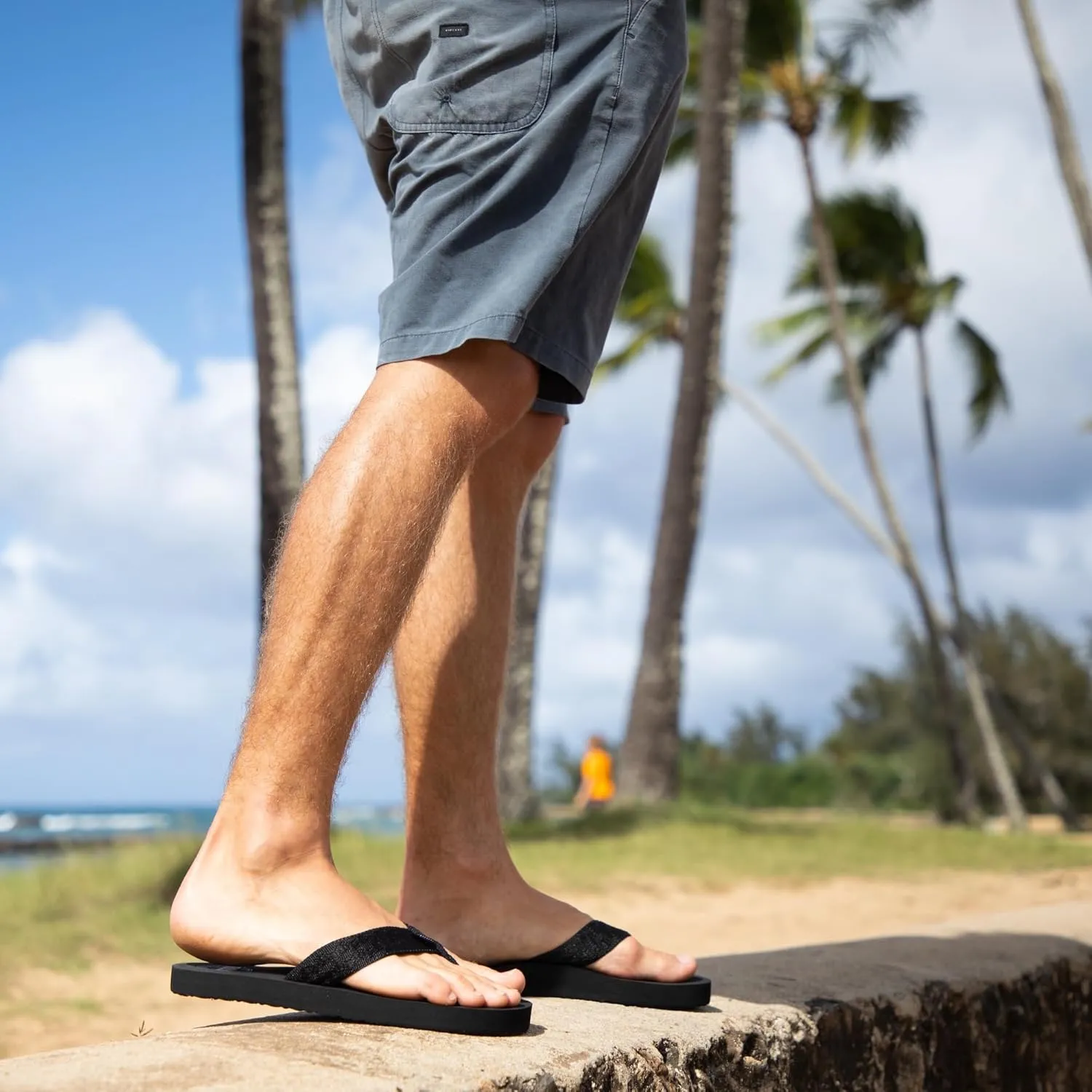 REEF Smoothy Men's Beach Flip Flop, Soft Woven Strap Made From 100% Recycled PET